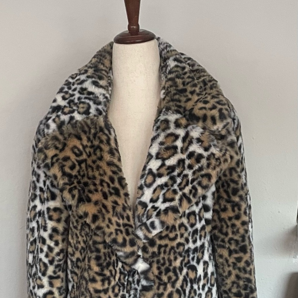 Guess Delvey Faux Fur Leopard jacket.